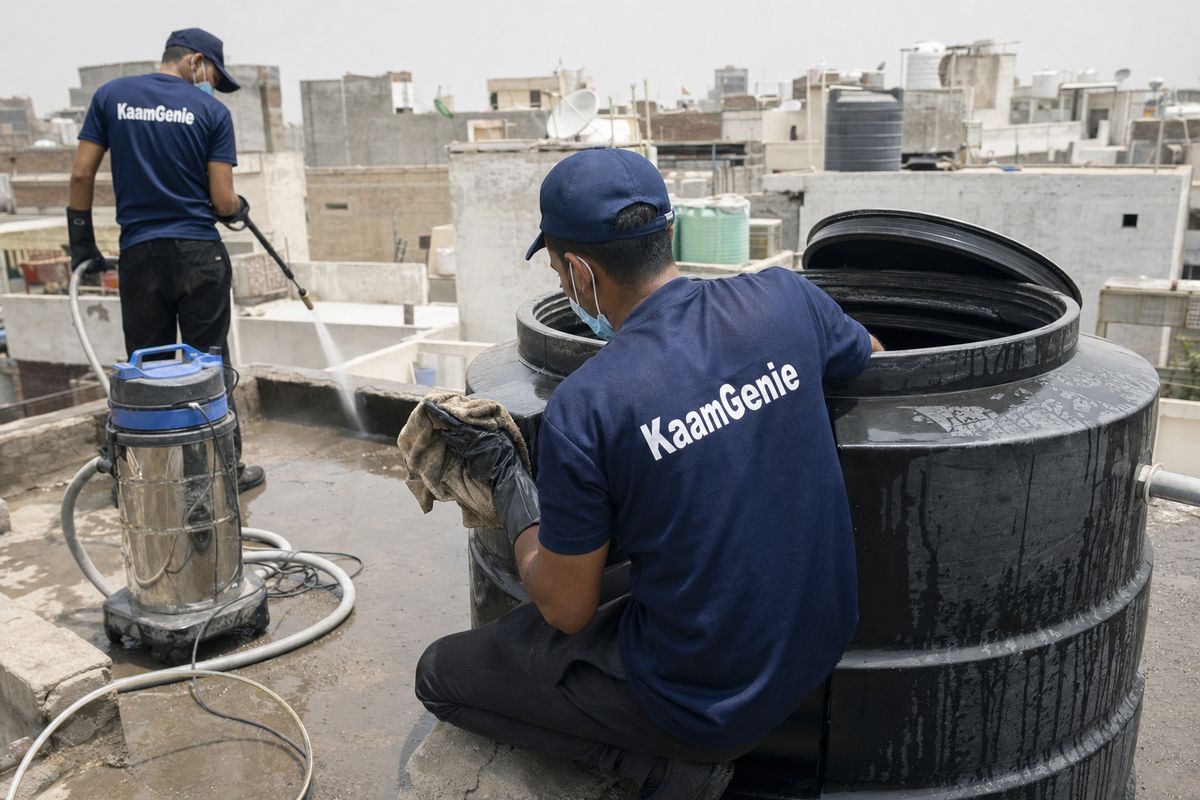 KaamGenie crew cleaning a Sintex / plastic tank in Lado Sarai, Delhi