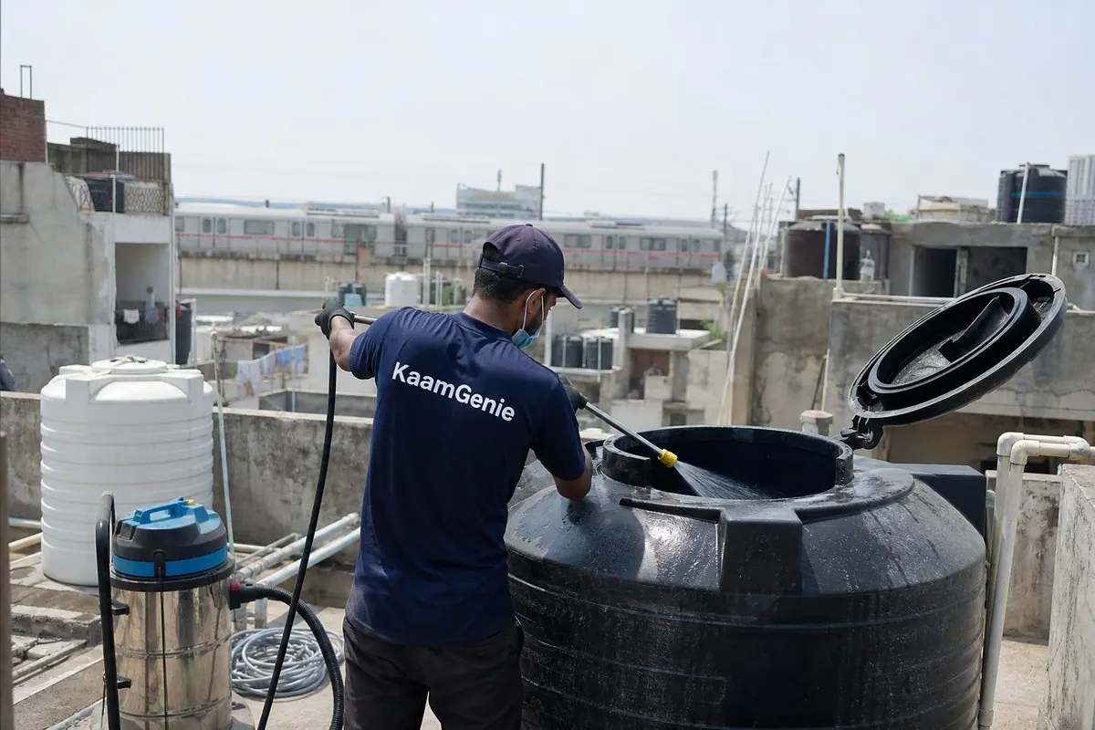 KaamGenie crew cleaning a Sintex / plastic tank in Laxmibai Nagar, Delhi