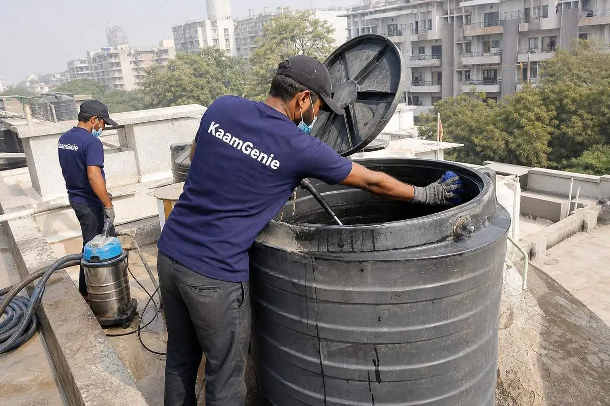 KaamGenie crew cleaning a Sintex / plastic tank in Lodi Road, Delhi