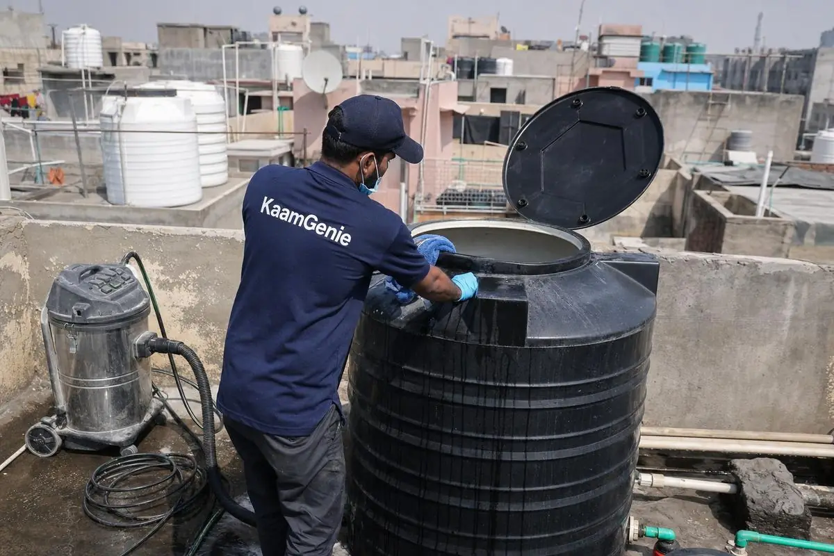 KaamGenie crew cleaning a Sintex / plastic tank in Madangir, Delhi