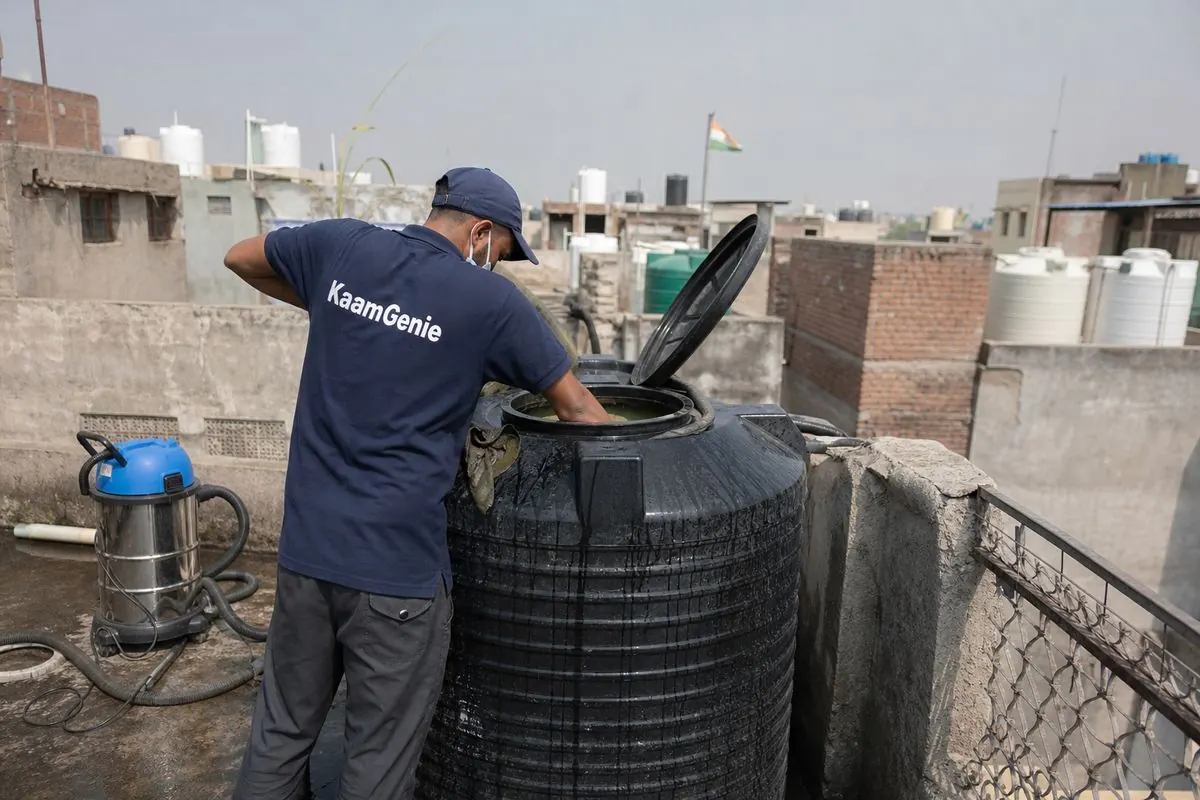 KaamGenie crew cleaning a Sintex / plastic tank in Mahabir Nagar, Delhi