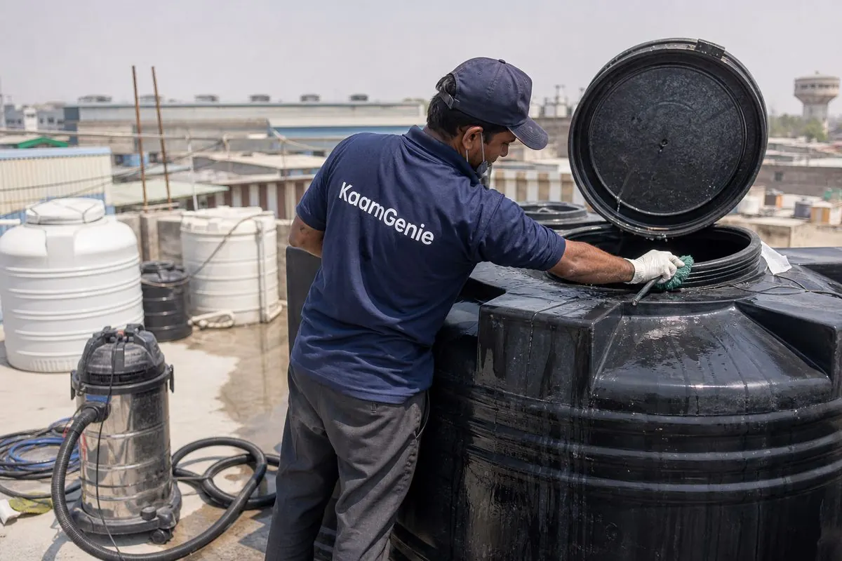 KaamGenie crew cleaning a Sintex / plastic tank in Mandoli Saboli, Delhi