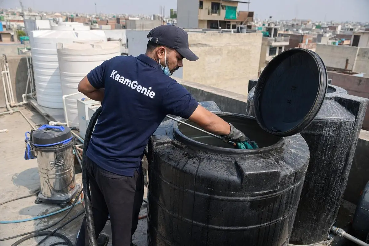 KaamGenie crew cleaning a Sintex / plastic tank in Masudpur, Delhi