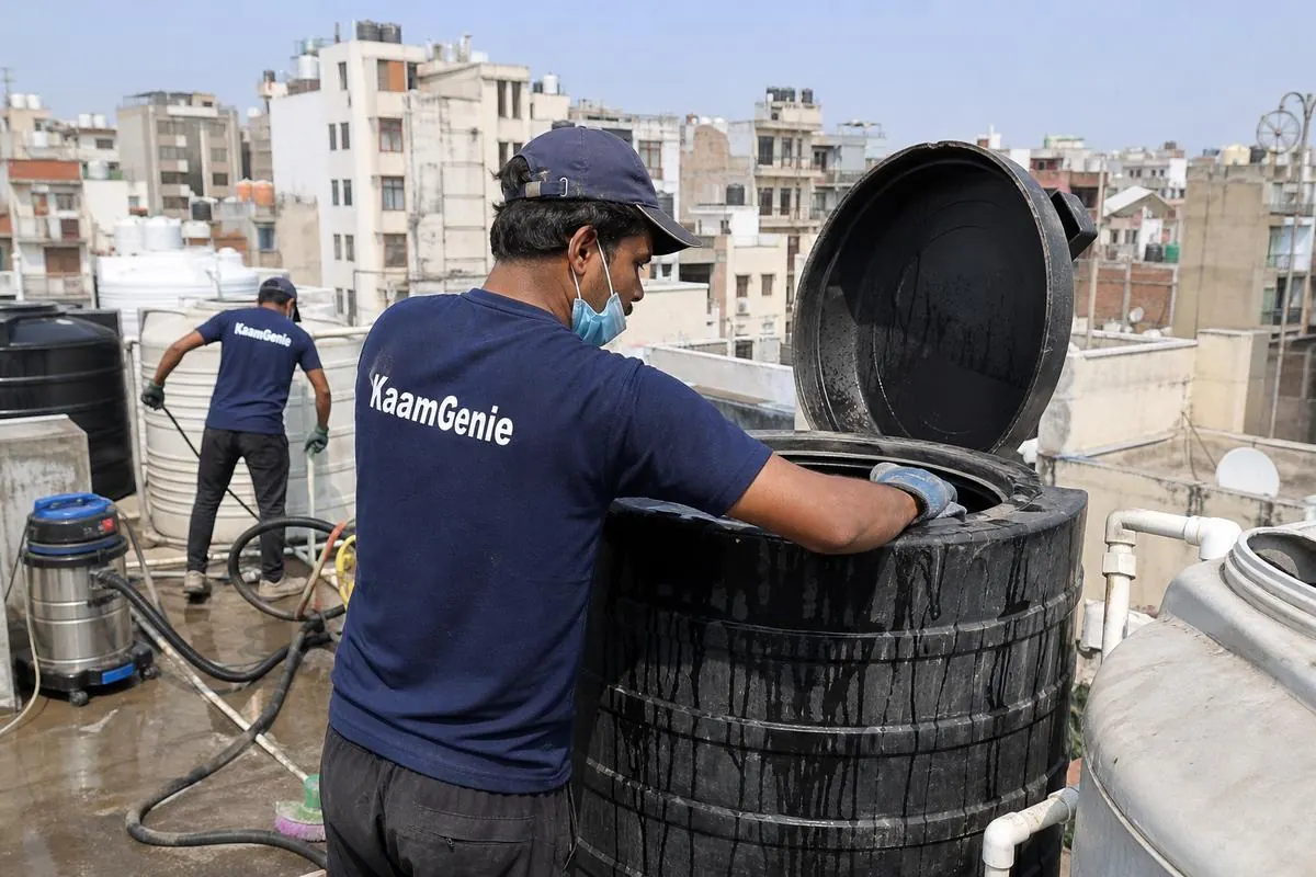 KaamGenie crew cleaning a Sintex / plastic tank in Mukherjee Nagar, Delhi