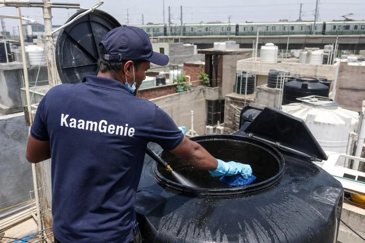 KaamGenie crew cleaning a Sintex / plastic tank in Nangloi, Delhi