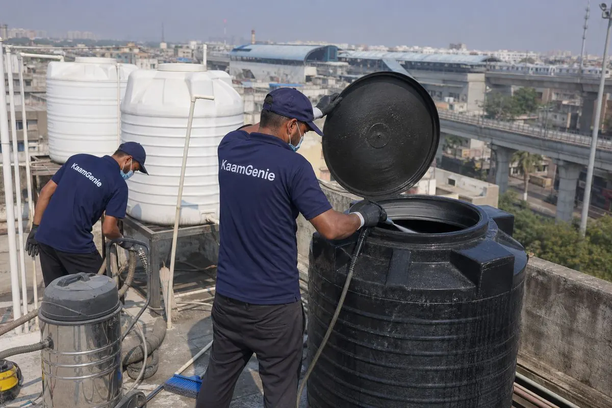 KaamGenie crew cleaning a Sintex / plastic tank in Nawada, Delhi