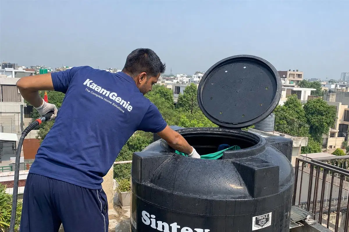 KaamGenie crew cleaning a Sintex / plastic tank in New Friends Colony, Delhi