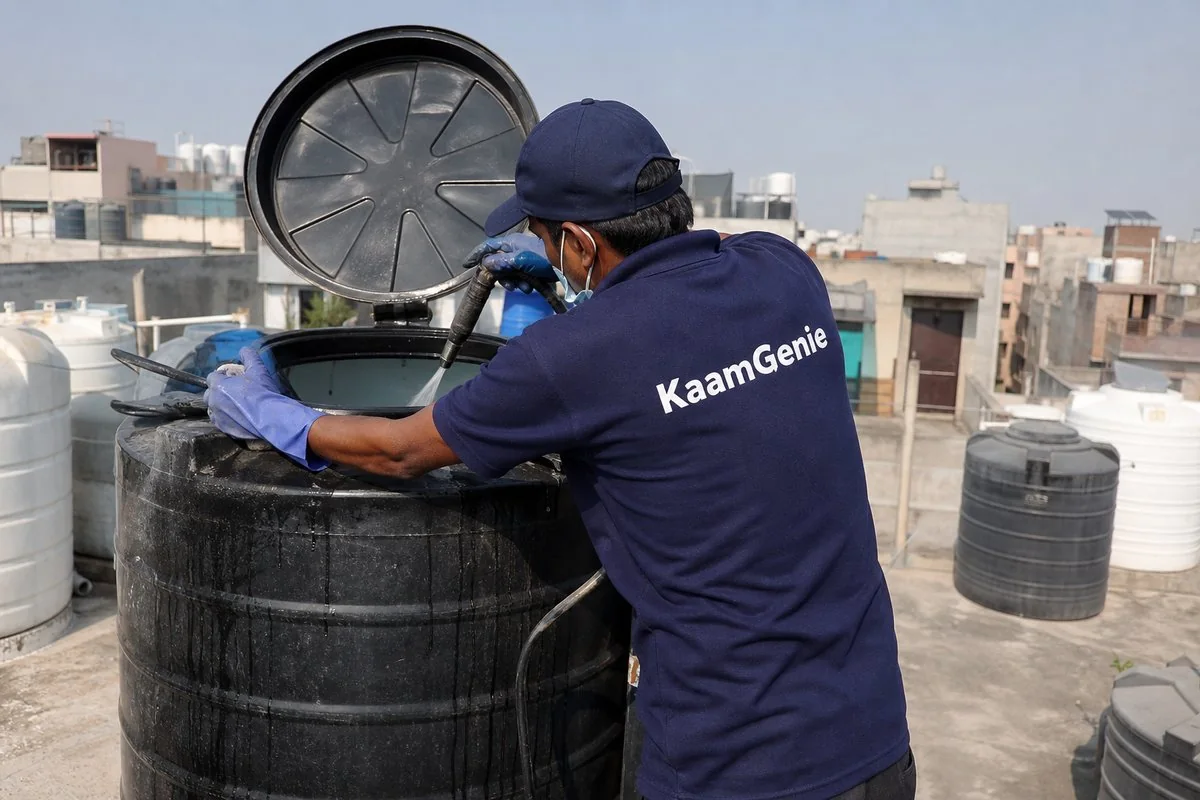 KaamGenie crew cleaning a Sintex / plastic tank in Okhla Vihar, Delhi
