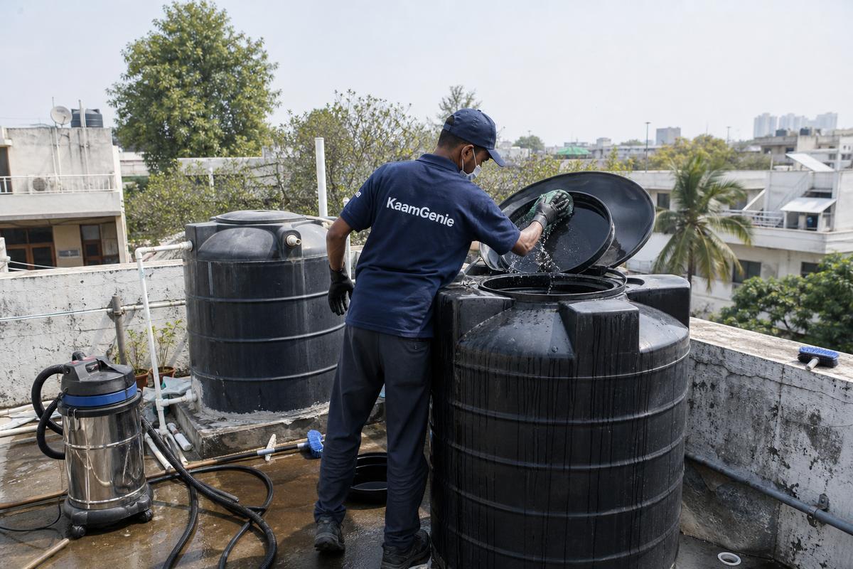 KaamGenie crew cleaning a Sintex / plastic tank in Pamposh Enclave, Delhi