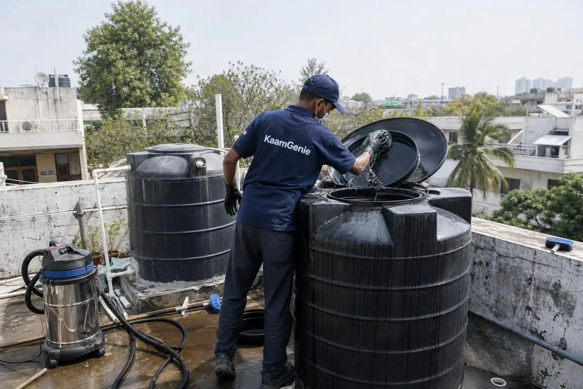 KaamGenie crew cleaning a Sintex / plastic tank in Pamposh Enclave, Delhi