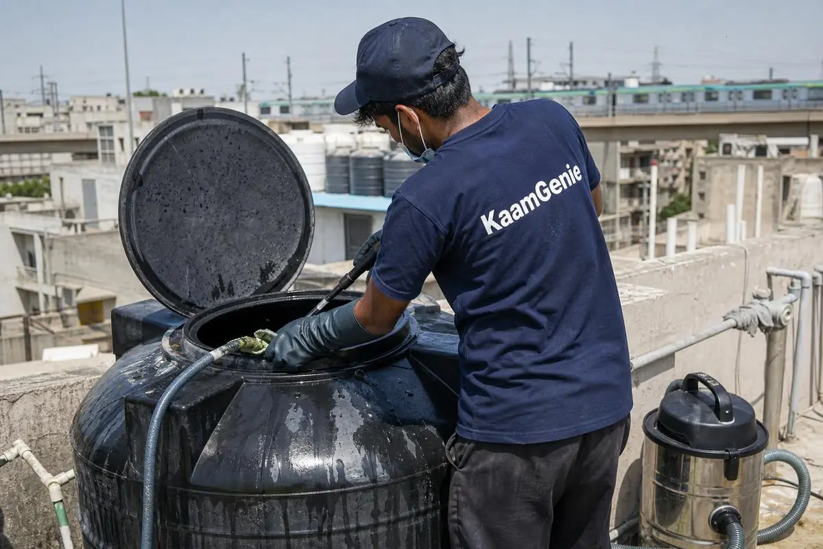 KaamGenie crew cleaning a Sintex / plastic tank in Paschim Vihar, Delhi