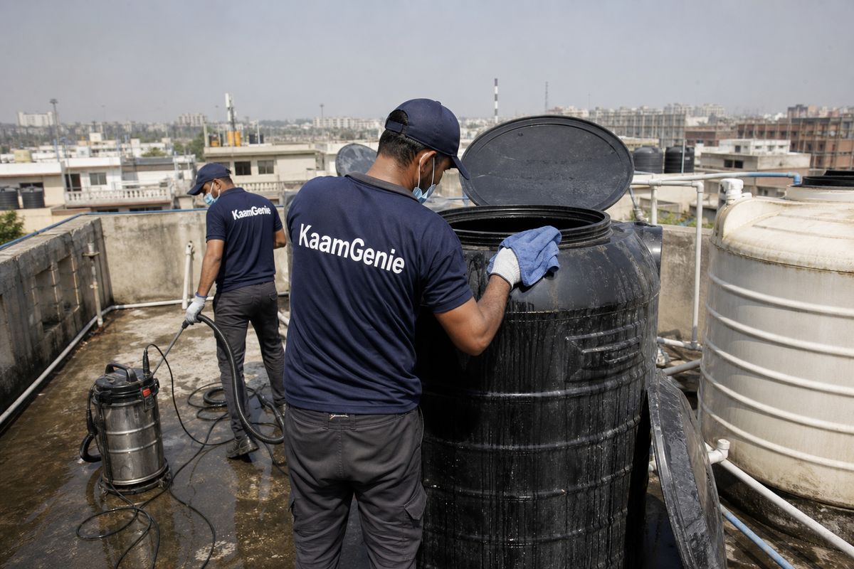 KaamGenie crew cleaning a Sintex / plastic tank in Patparganj, Delhi
