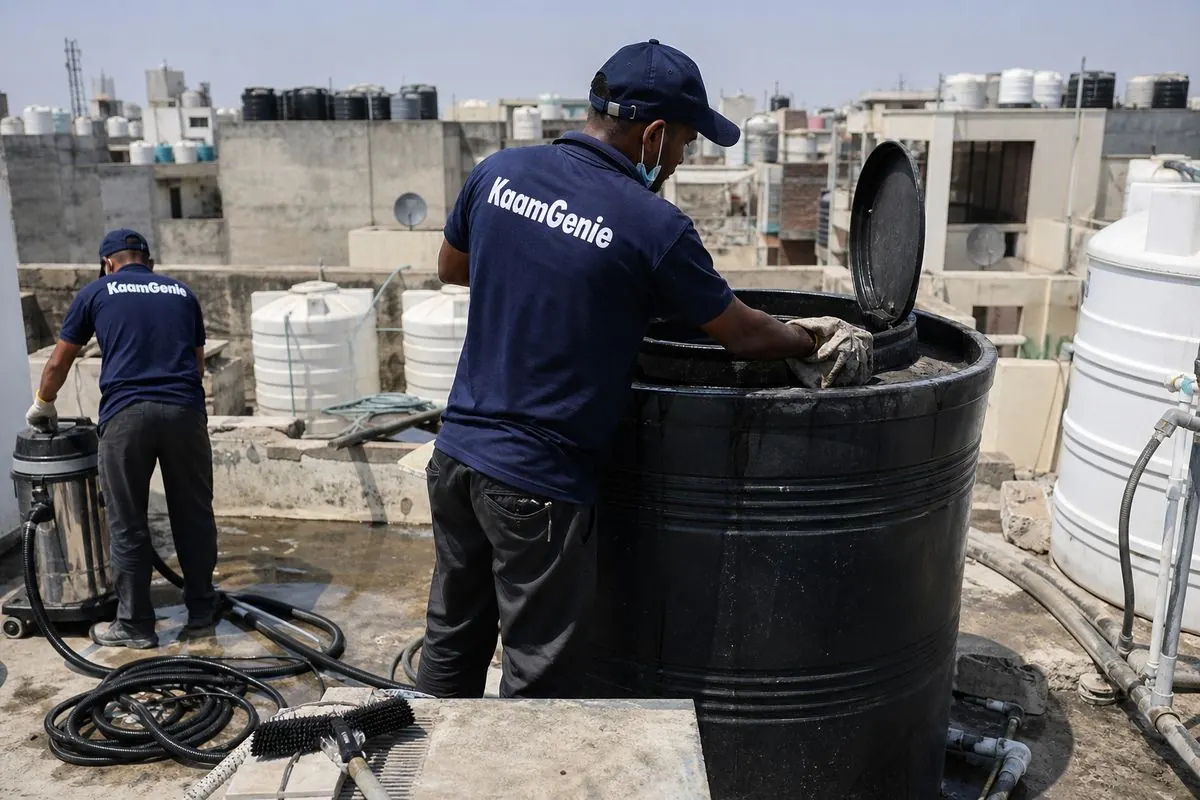 KaamGenie crew cleaning a Sintex / plastic tank in Rajinder Nagar, Delhi