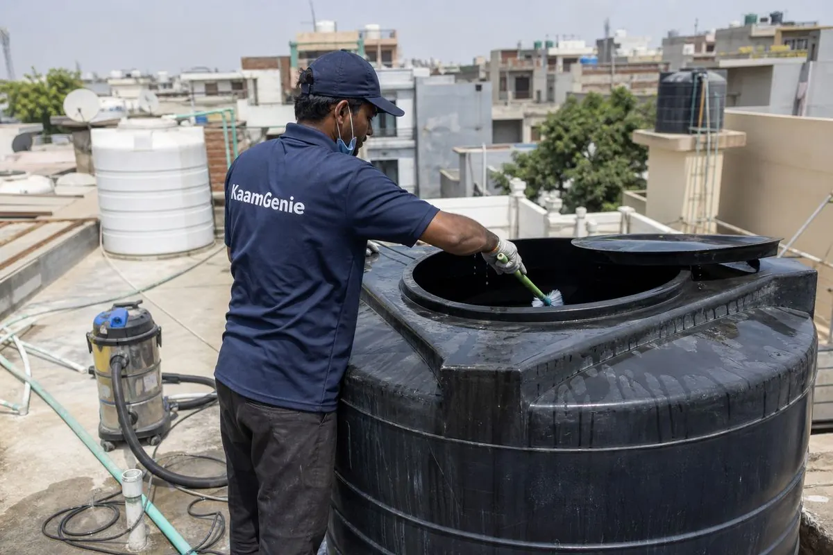 KaamGenie crew cleaning a Sintex / plastic tank in Rana Pratap Bagh, Delhi