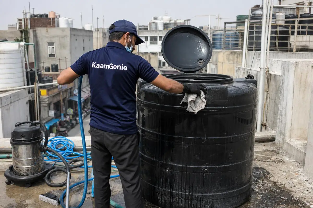 KaamGenie crew cleaning a Sintex / plastic tank in Rani Bagh, Delhi