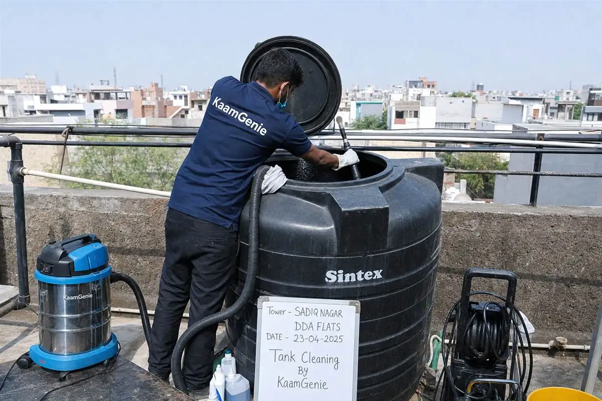 KaamGenie crew cleaning a Sintex / plastic tank in Sadiq Nagar, Delhi