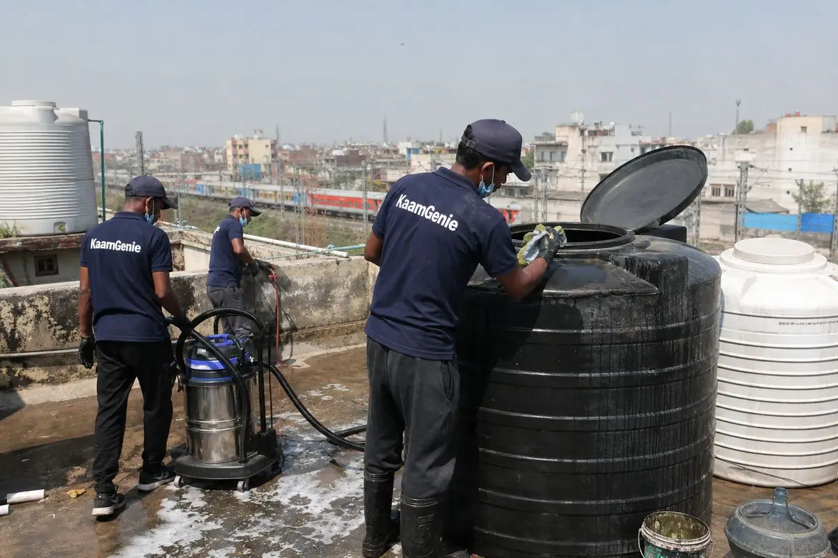 KaamGenie crew cleaning a Sintex / plastic tank in Shahdara, Delhi