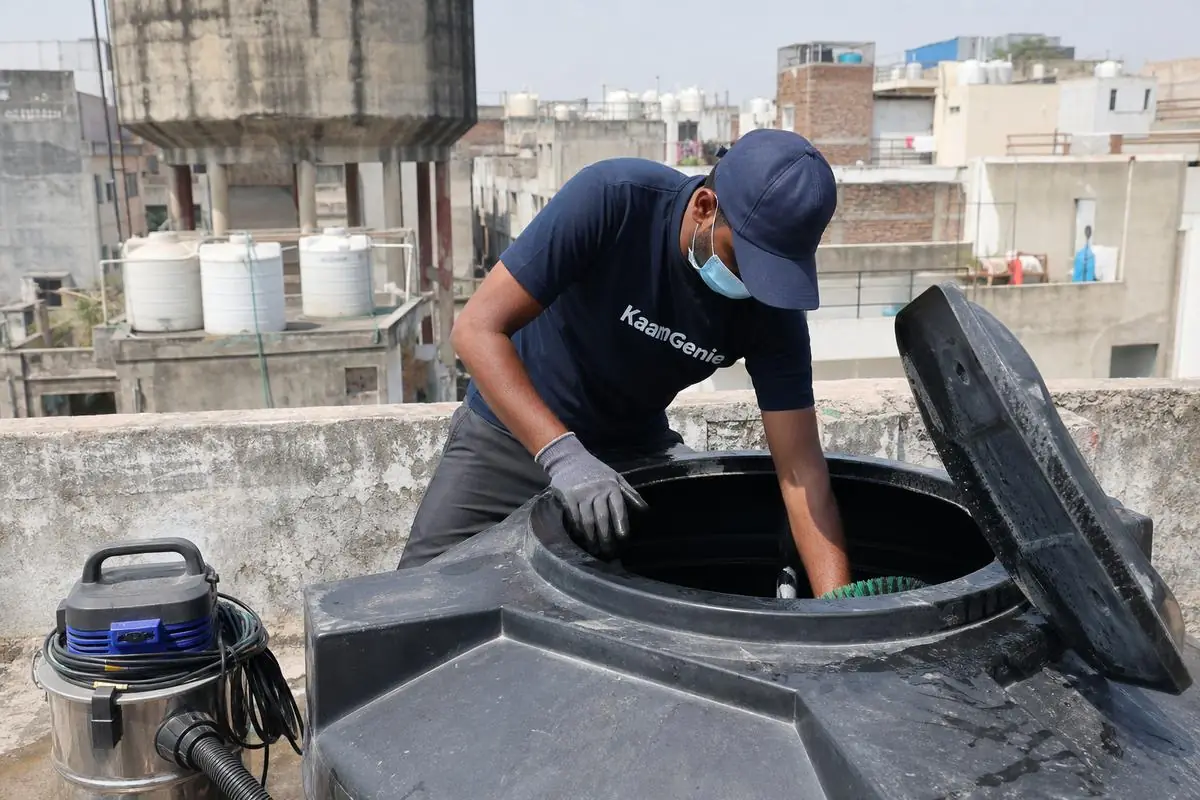 KaamGenie crew cleaning a Sintex / plastic tank in Shastri Nagar (East Delhi), Delhi