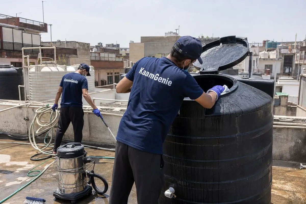 KaamGenie crew cleaning a Sintex / plastic tank in Surajmal Vihar, Delhi
