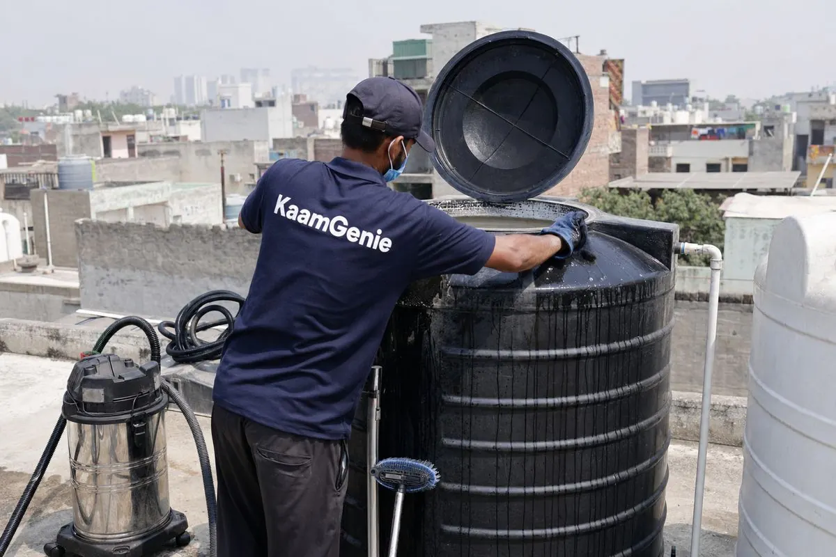 KaamGenie crew cleaning a Sintex / plastic tank in Tehkhand, Delhi