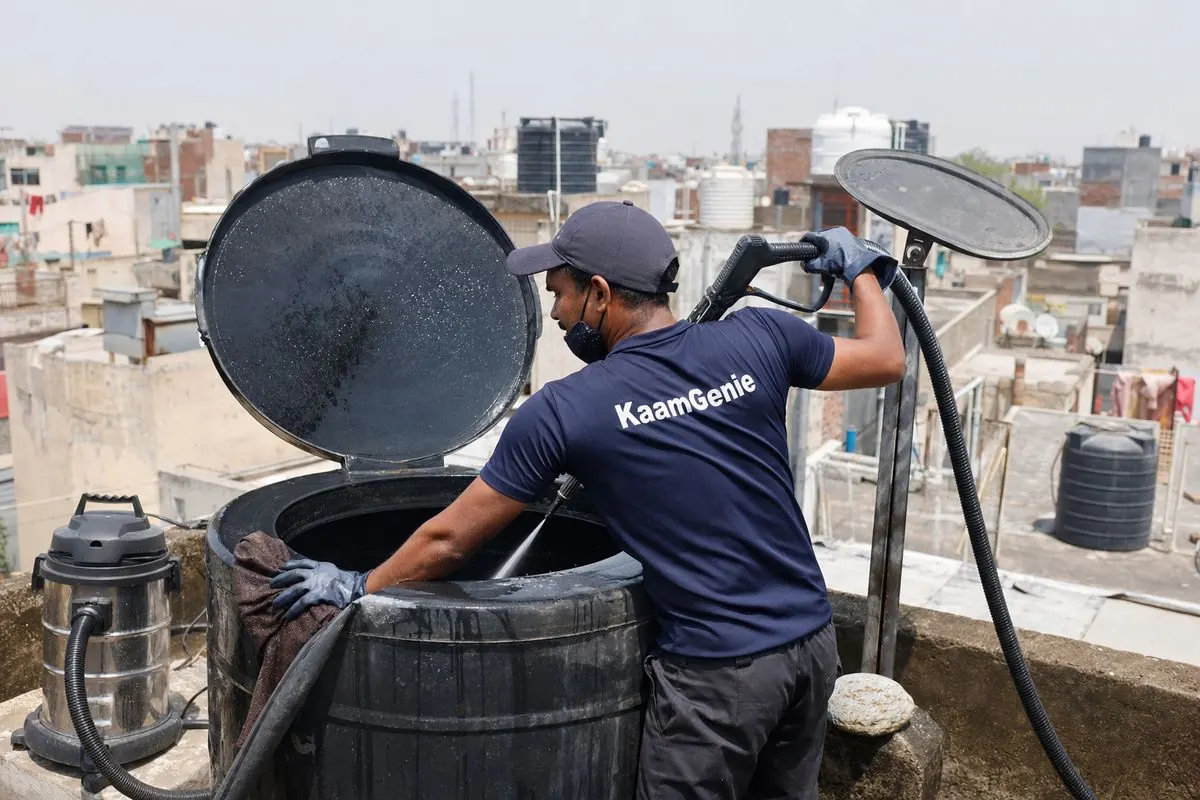 KaamGenie crew cleaning a Sintex / plastic tank in Tughlakabad, Delhi