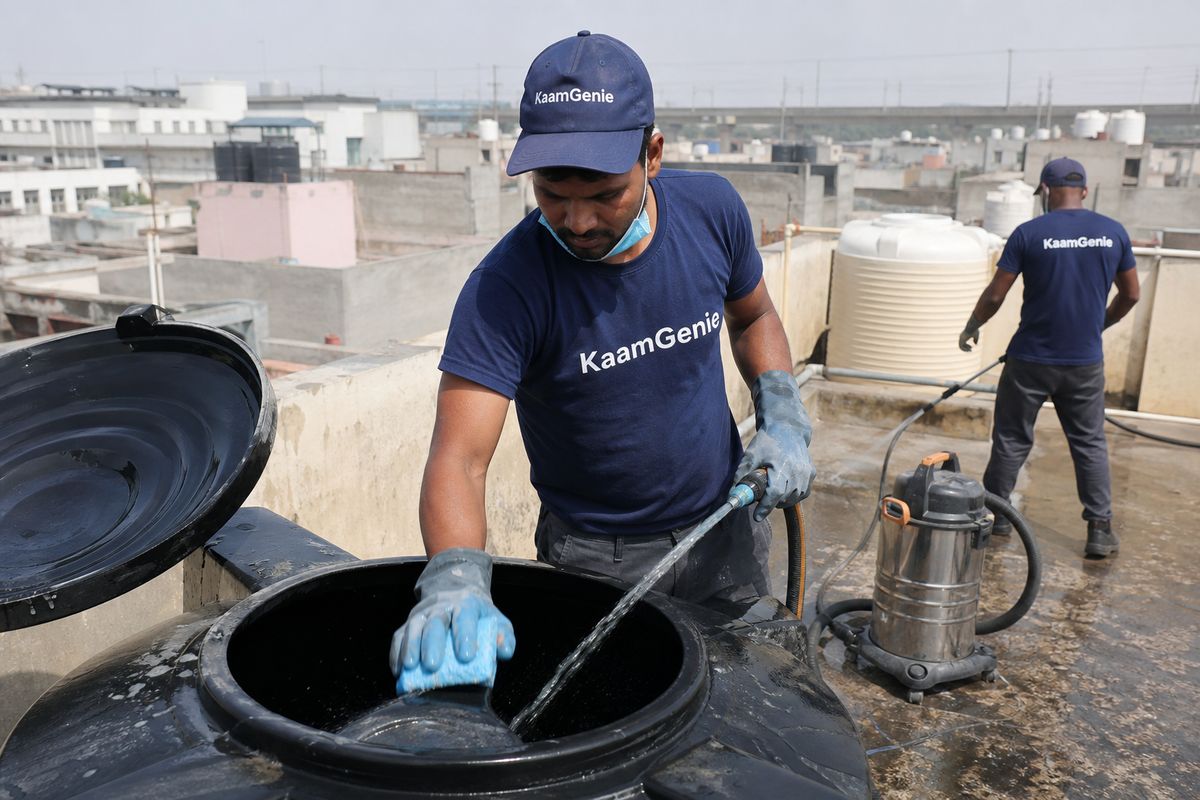 KaamGenie crew cleaning a Sintex / plastic tank in Uttam Nagar, Delhi