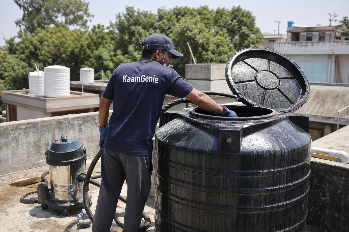 KaamGenie crew cleaning a Sintex / plastic tank in Vasant Gaon, Delhi