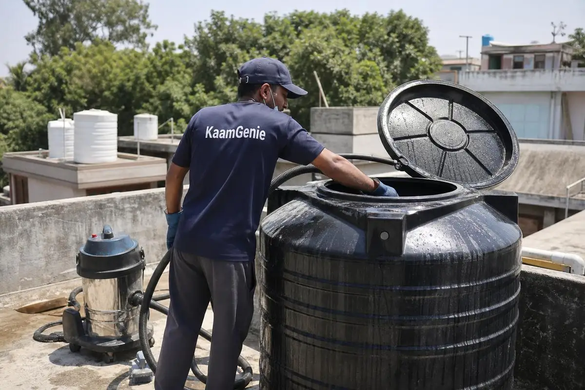 KaamGenie crew cleaning a Sintex / plastic tank in Vasant Gaon, Delhi