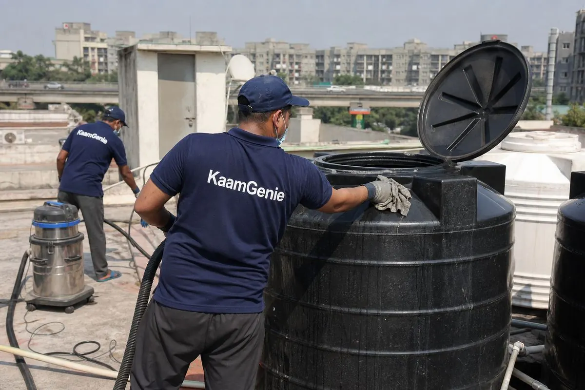 KaamGenie crew cleaning a Sintex / plastic tank in Vikaspuri, Delhi