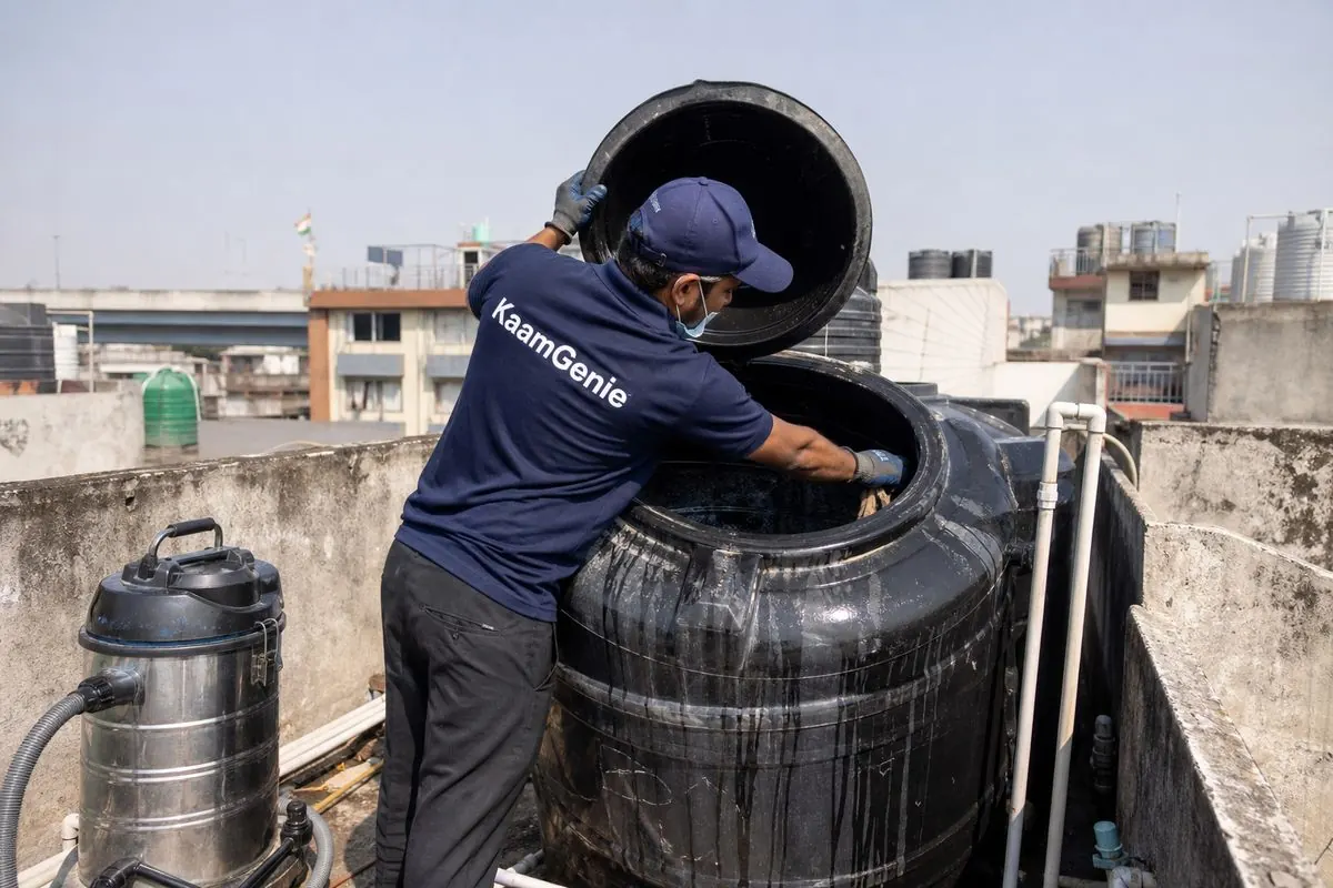 KaamGenie crew cleaning a Sintex / plastic tank in Vikram Vihar, Delhi