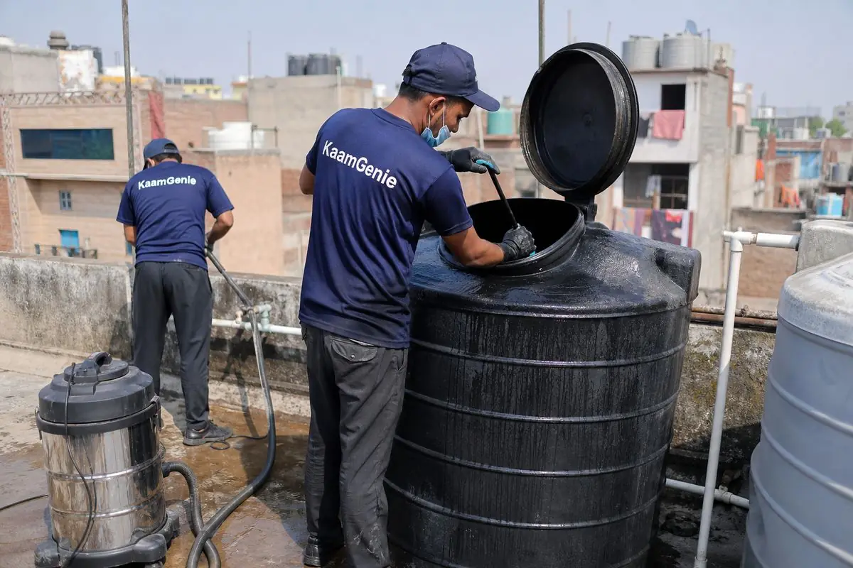 KaamGenie crew cleaning a Sintex / plastic tank in Vinod Nagar, Delhi