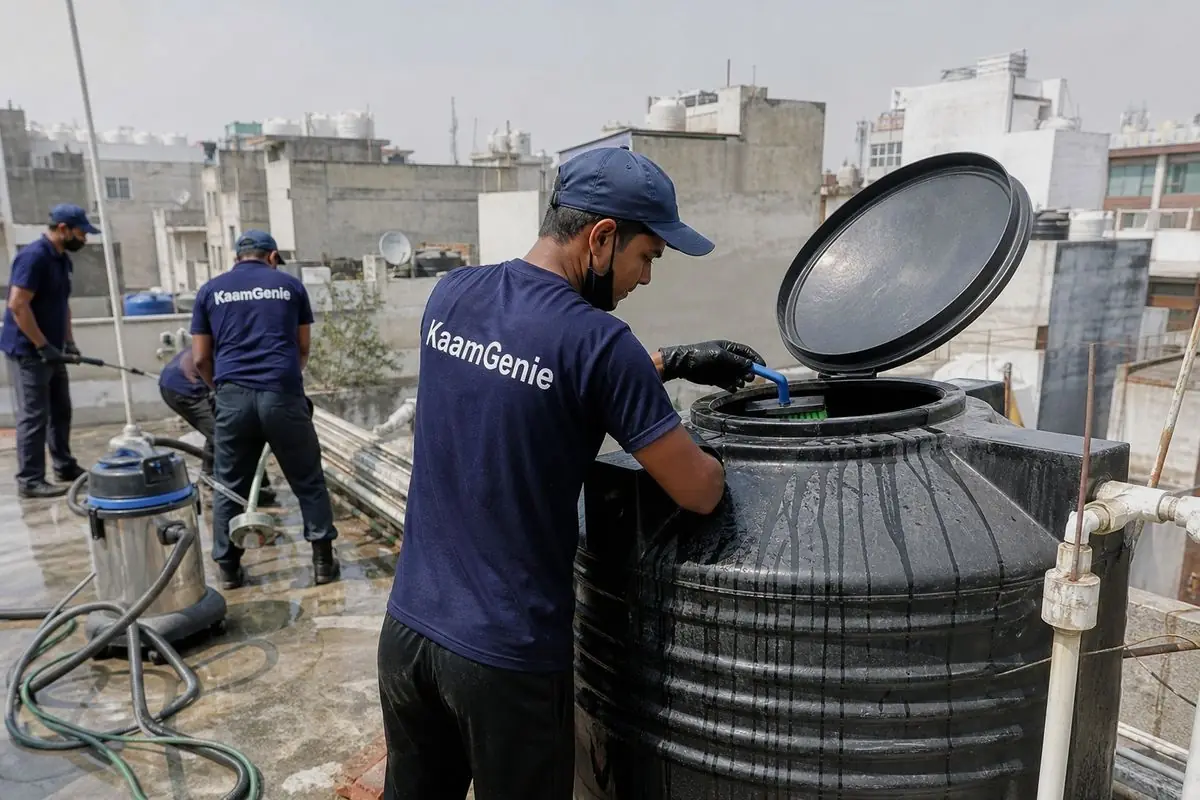 KaamGenie crew cleaning a Sintex / plastic tank in Vishnu Garden, Delhi