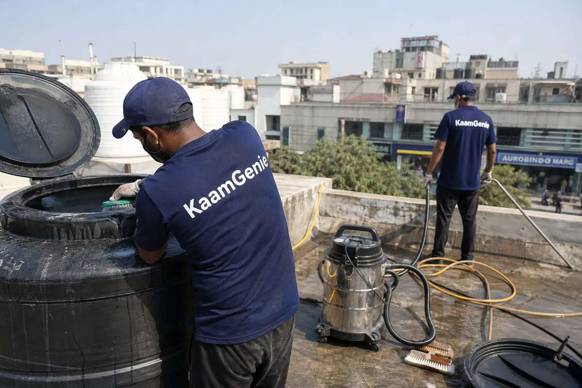 KaamGenie crew cleaning a Sintex / plastic tank in Yusuf Sarai, Delhi