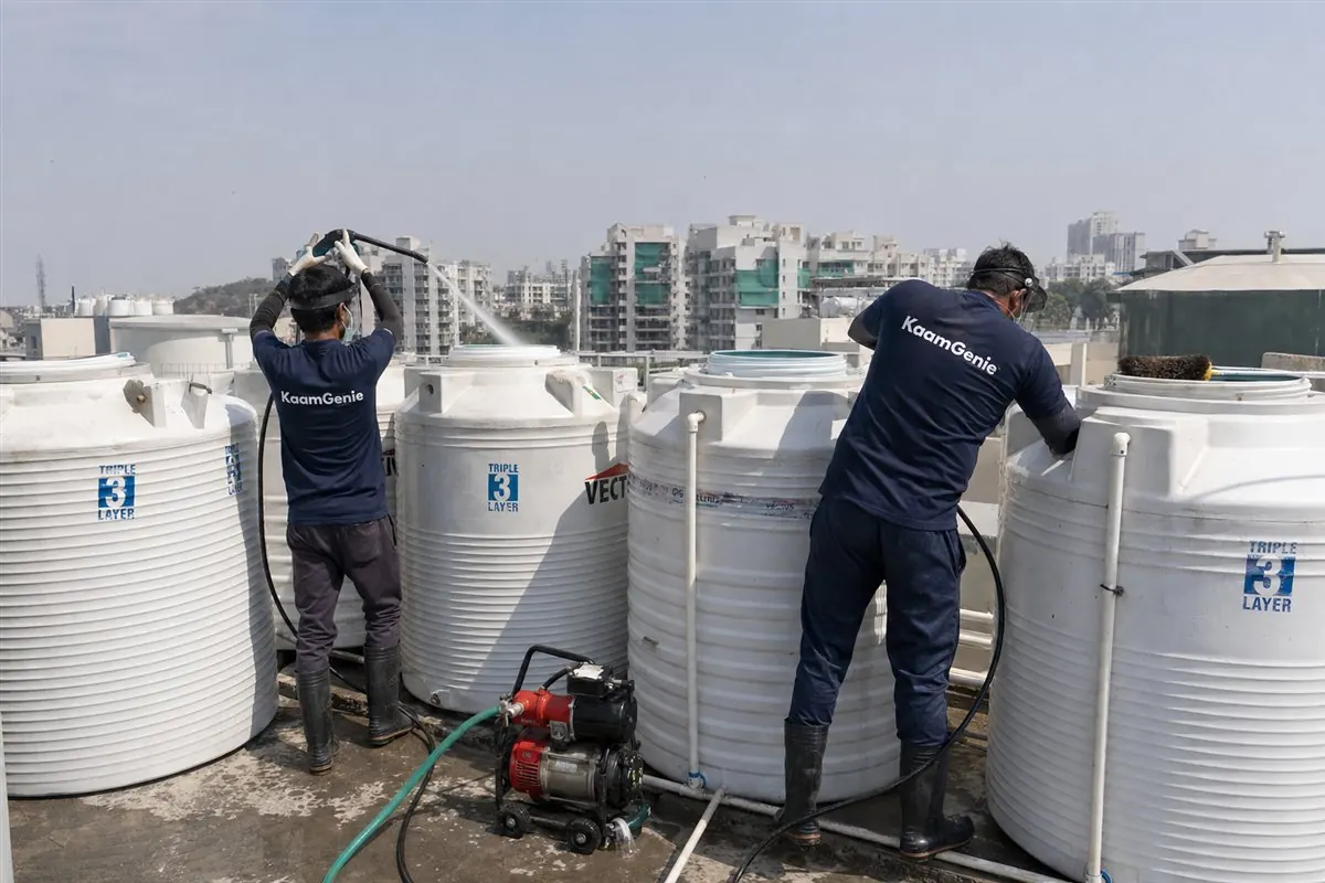 KaamGenie crew cleaning a society water tank in Alaknanda, Delhi