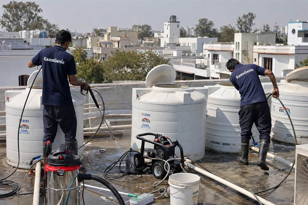 KaamGenie crew cleaning a society water tank in Anand Niketan, Delhi