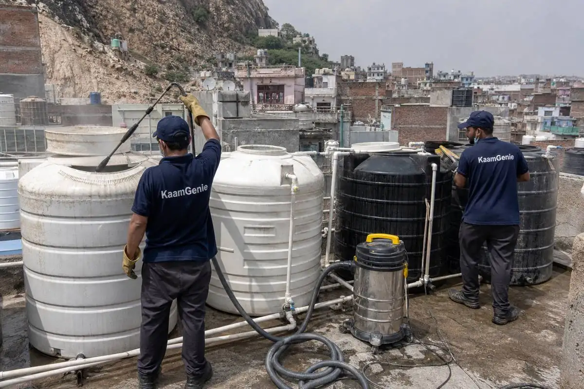 KaamGenie crew cleaning a society water tank in Anand Parbat, Delhi