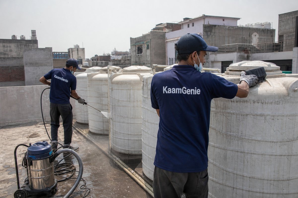 KaamGenie crew cleaning a society water tank in Arjun Nagar, Delhi