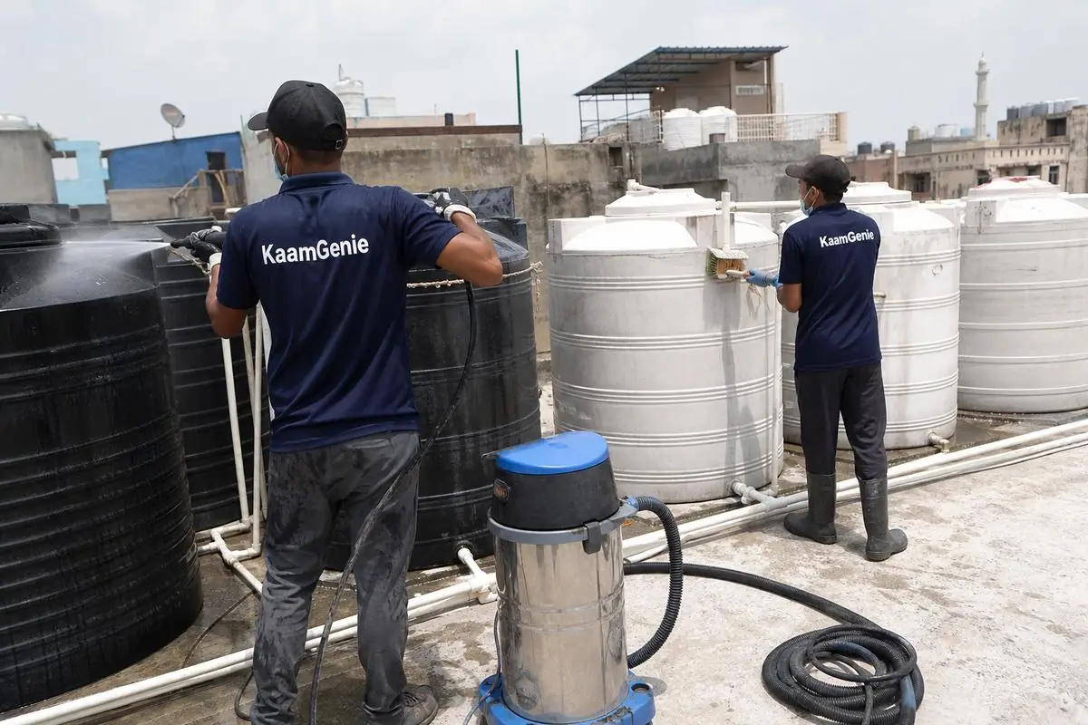 KaamGenie crew cleaning a society water tank in Babarpur, Delhi