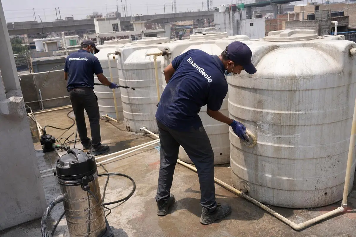 KaamGenie crew cleaning a society water tank in Badarpur, Delhi
