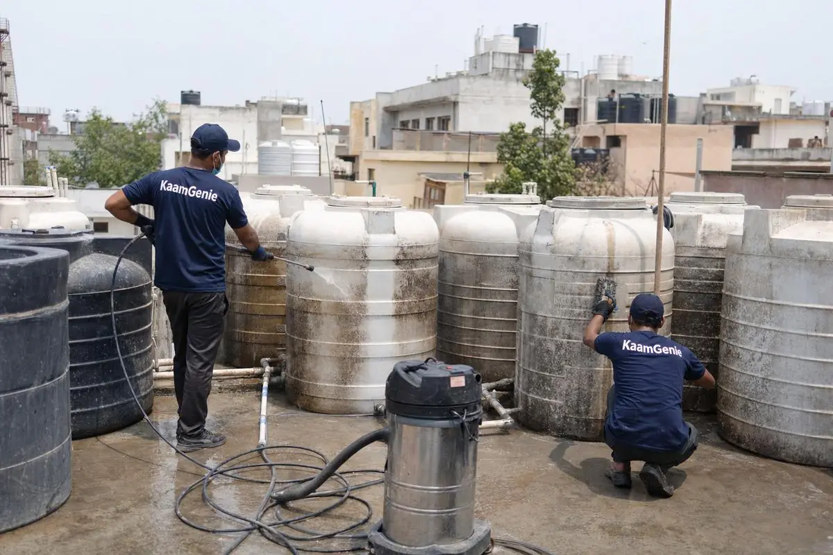 KaamGenie crew cleaning a society water tank in Ber Sarai, Delhi