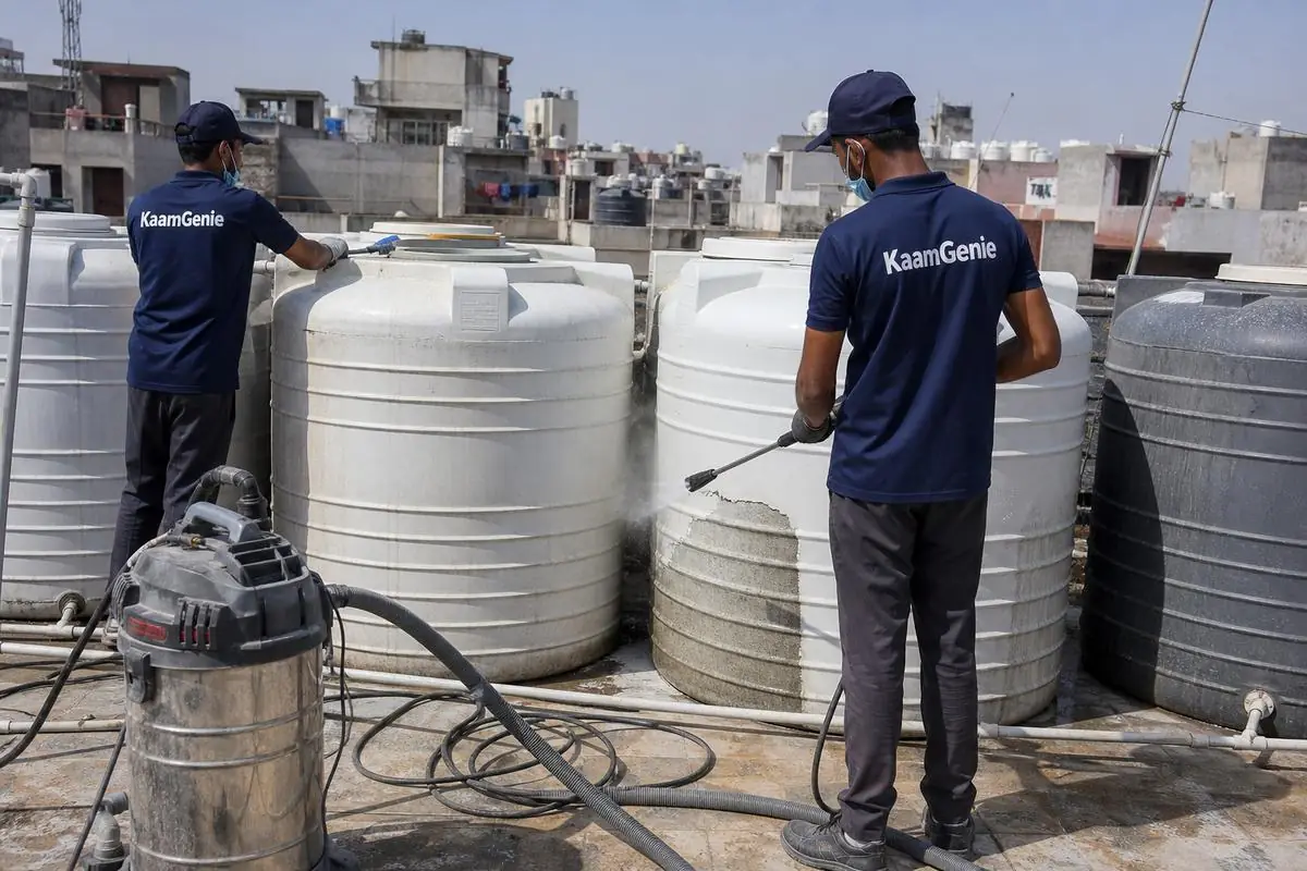 KaamGenie crew cleaning a society water tank in Burari, Delhi