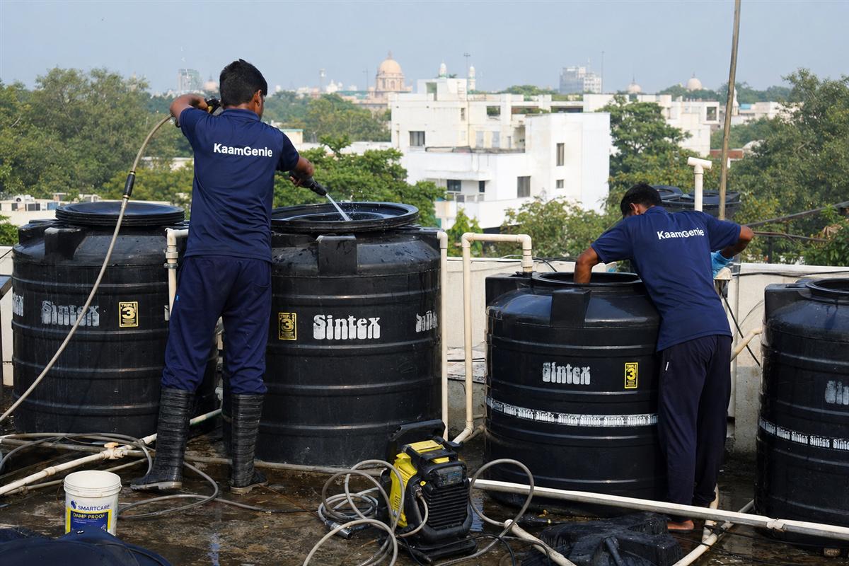 KaamGenie crew cleaning a society water tank in Chanakyapuri, Delhi