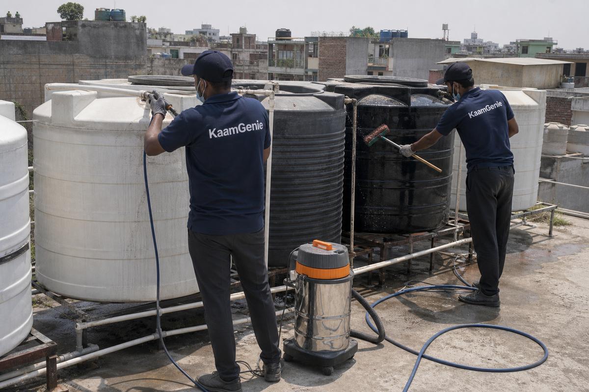 KaamGenie crew cleaning a society water tank in Dashrath Puri, Delhi