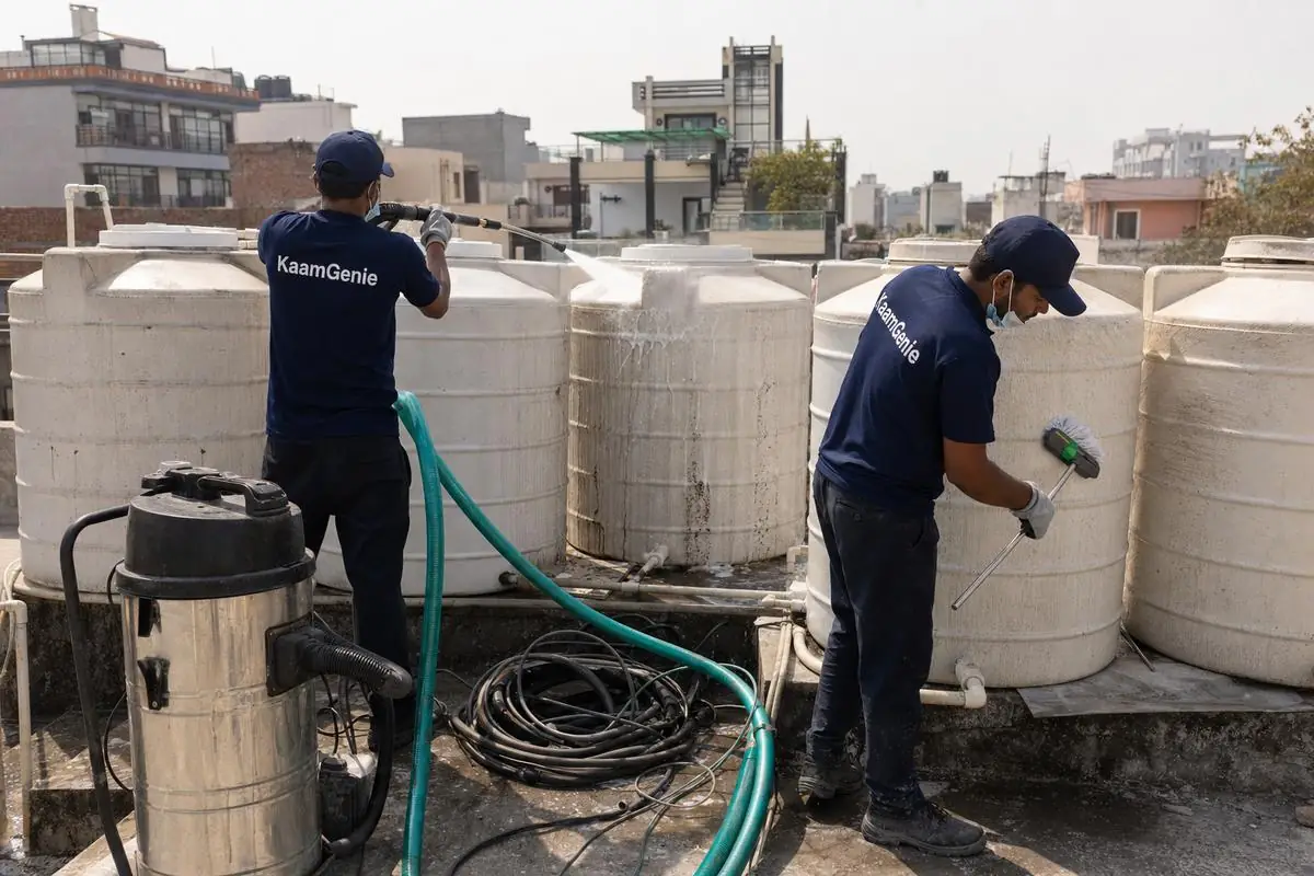 KaamGenie crew cleaning a society water tank in Dera Mandi, Delhi