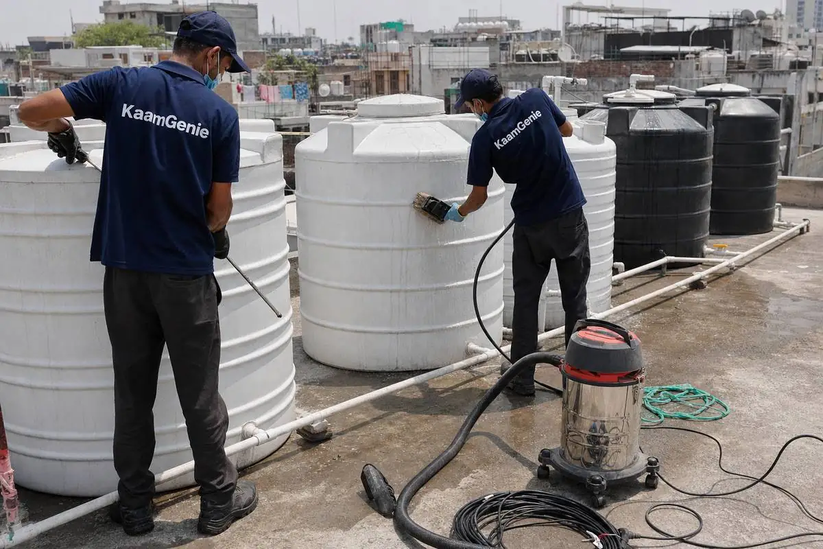 KaamGenie crew cleaning a society water tank in Gautam Nagar, Delhi