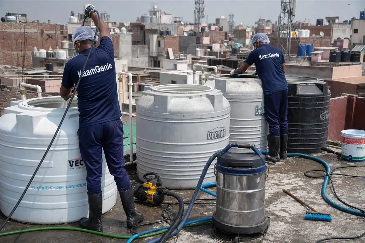 KaamGenie crew cleaning a society water tank in Govindpuri, Delhi