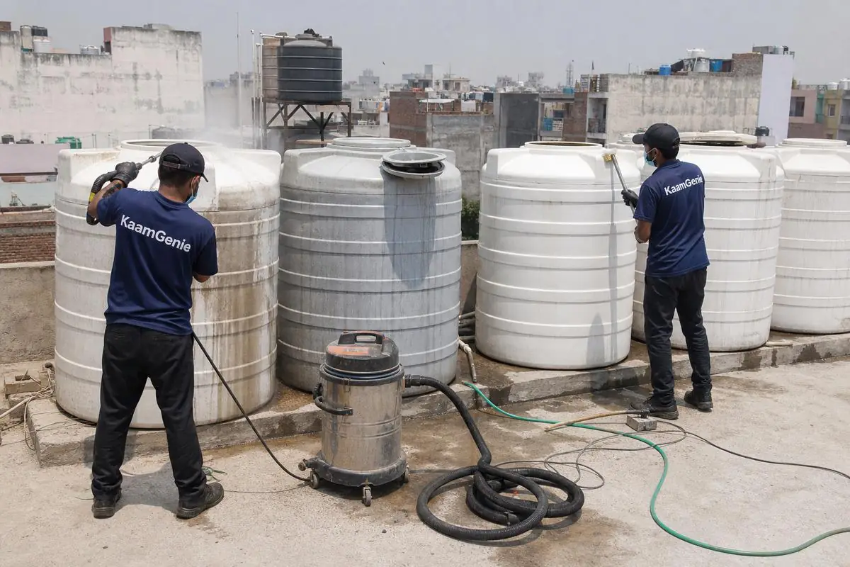 KaamGenie crew cleaning a society water tank in Gulabi Bagh, Delhi