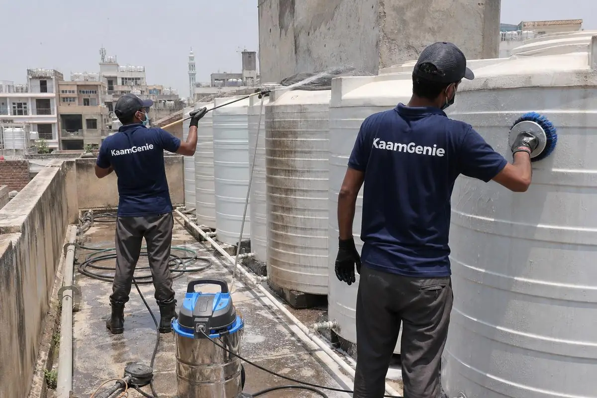 KaamGenie crew cleaning a society water tank in Haji Colony, Delhi