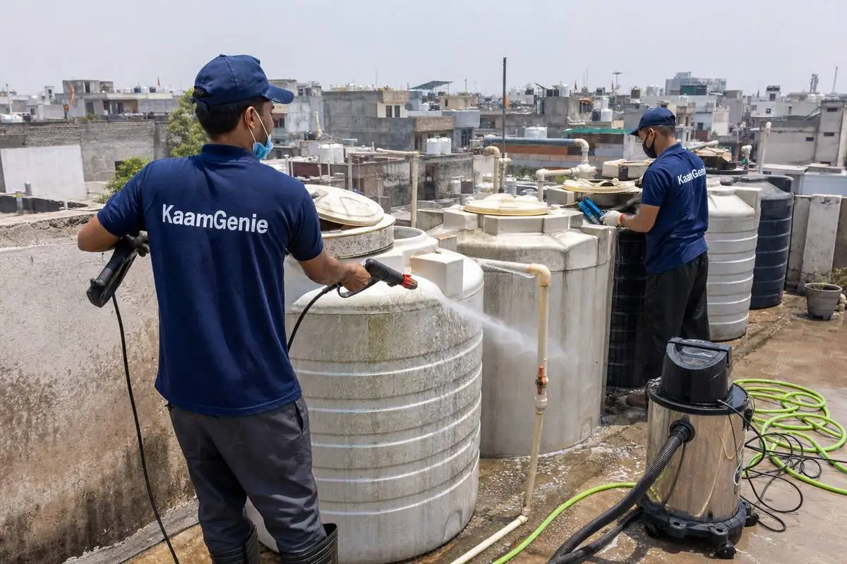 KaamGenie crew cleaning a society water tank in Hamdard Nagar, Delhi