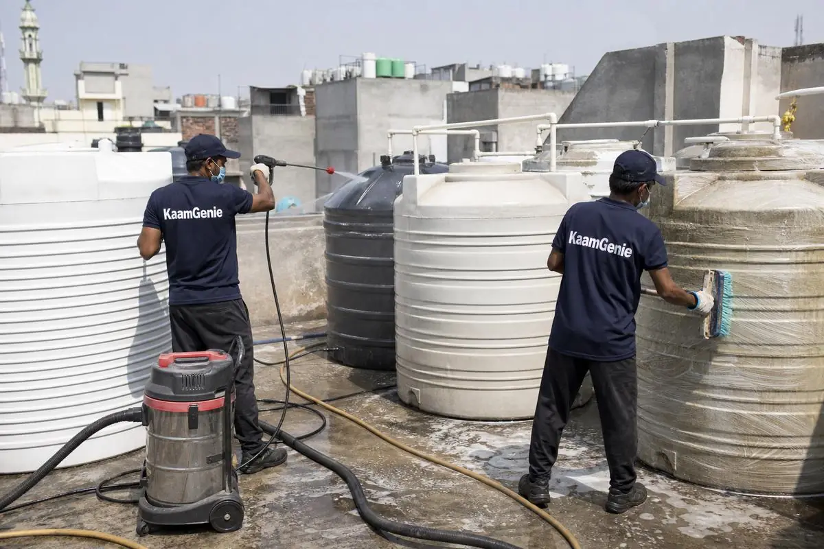 KaamGenie crew cleaning a society water tank in Harsh Vihar, Delhi